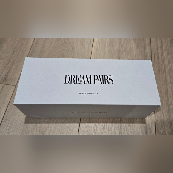 C- Brand new NIB Dream Pairs pointed toe ballet flats - Picture 3 of 4